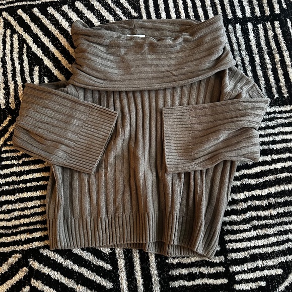 WEWOREWHAT Oversized Off Shoulder Sweater - Picture 2 of 5